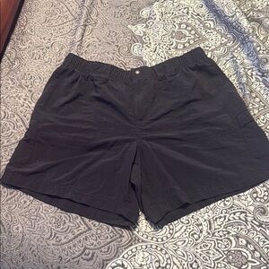 Columbia Black Cargo Shorts with Relaxed Fit